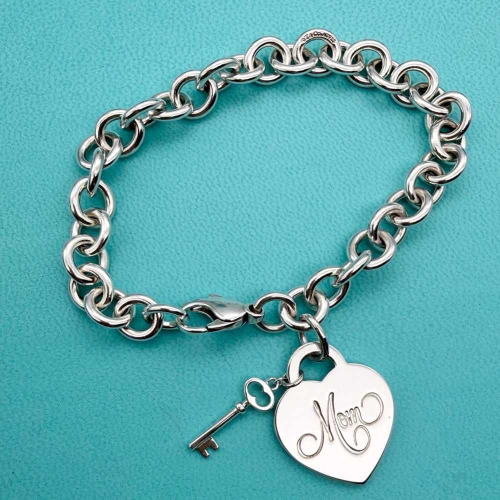 Tiffany & Co 7.75” medium heart mom charm with key charm bracelet - Picture 2 of 11